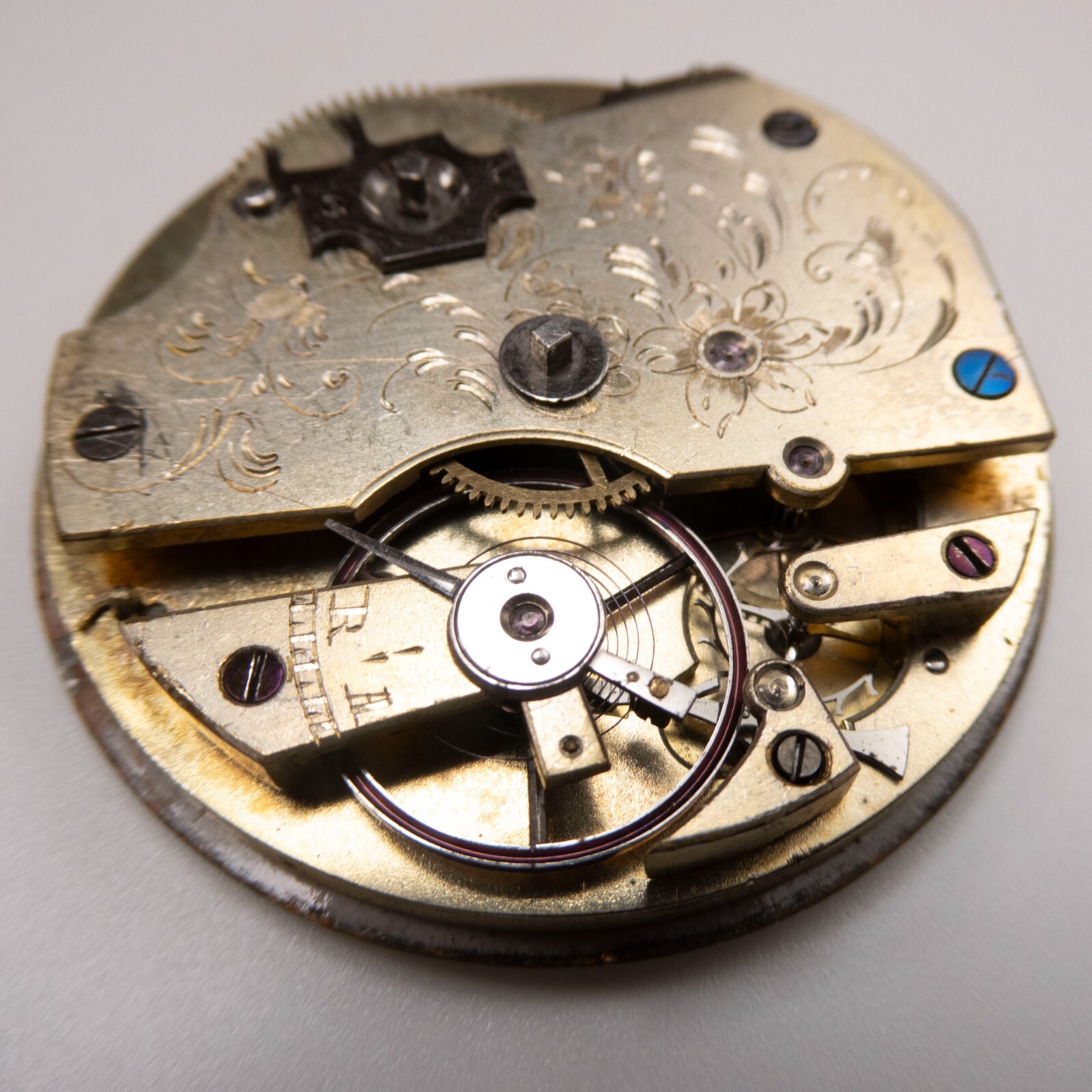 Unsigned Swiss 42.9 x 10.8 mm Key Wind Antique Pocket Watch Movement