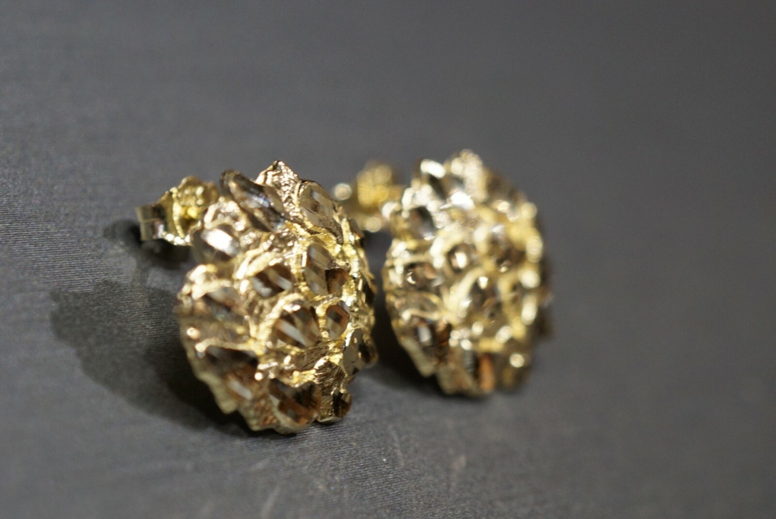10K Solid Yellow Gold 15MM Diamond Cut Round Nugget Stud Earrings.