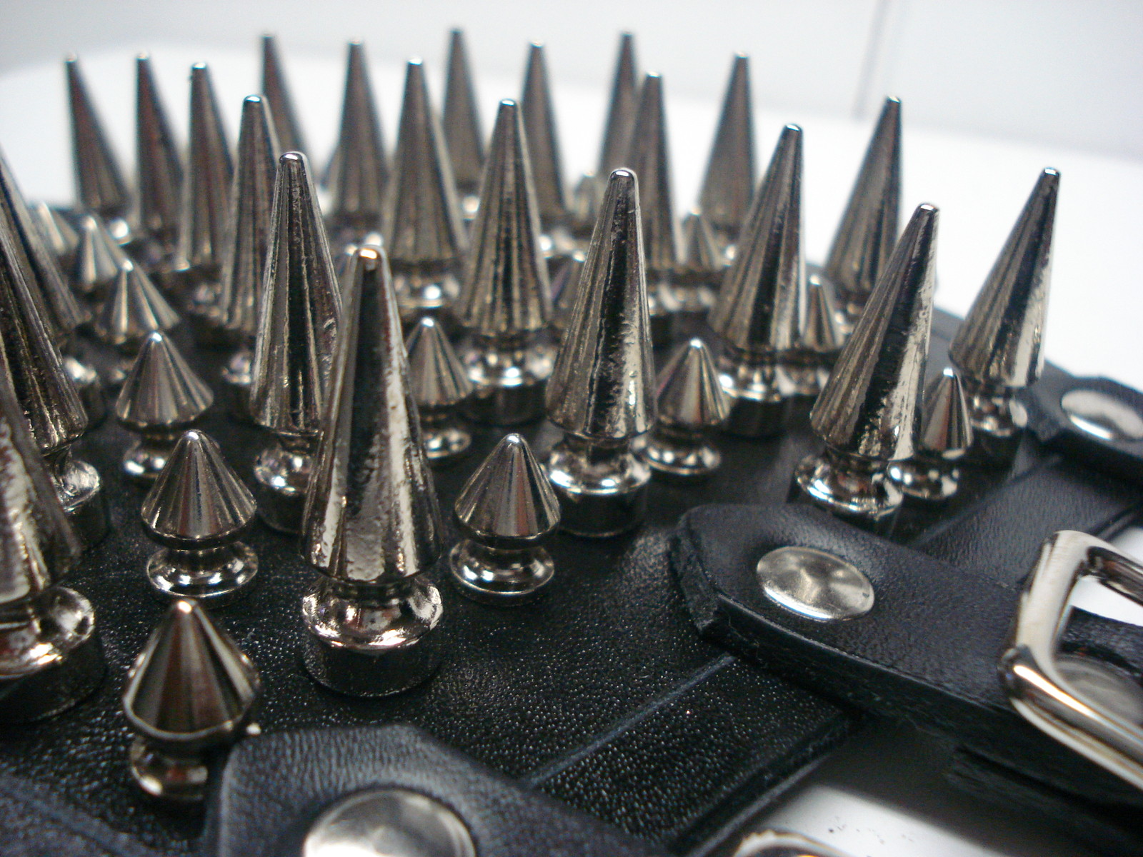 UNISEX BRACELET SMALL SIZE MIXED SPIKES.BLACK METAL. (MDLUB0267)……CONQUEROR