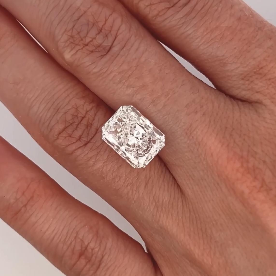 Alexander Beverly Hills GIA 5.04ct Radiant Diamond F VS2 (1.3 ratio)