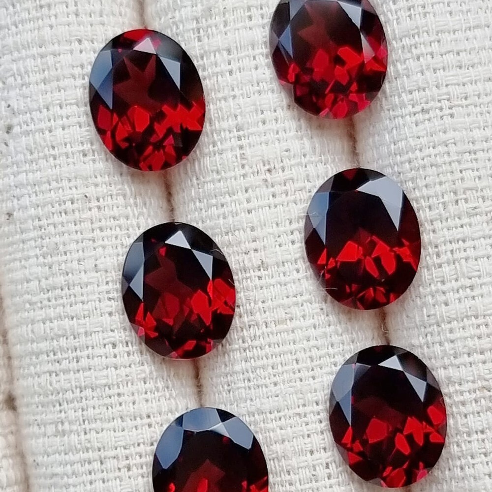 Oval 9×7 mm.Attractive Color! Natural Red Mozambique Garnet Africa 2Pcs/4.9Ct.