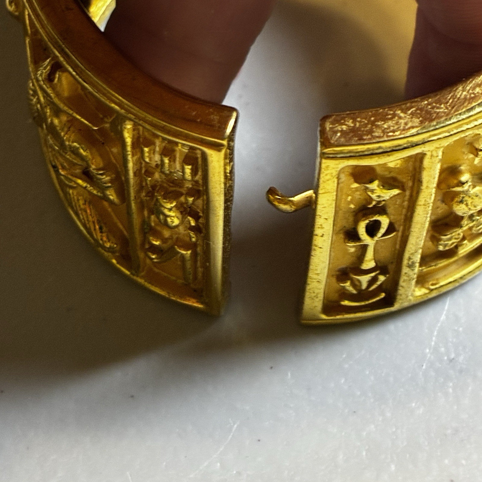 24 kgp Elizabeth Taylor Avon Cleopatra Egyptian Revival Wide Bangle Bracelet