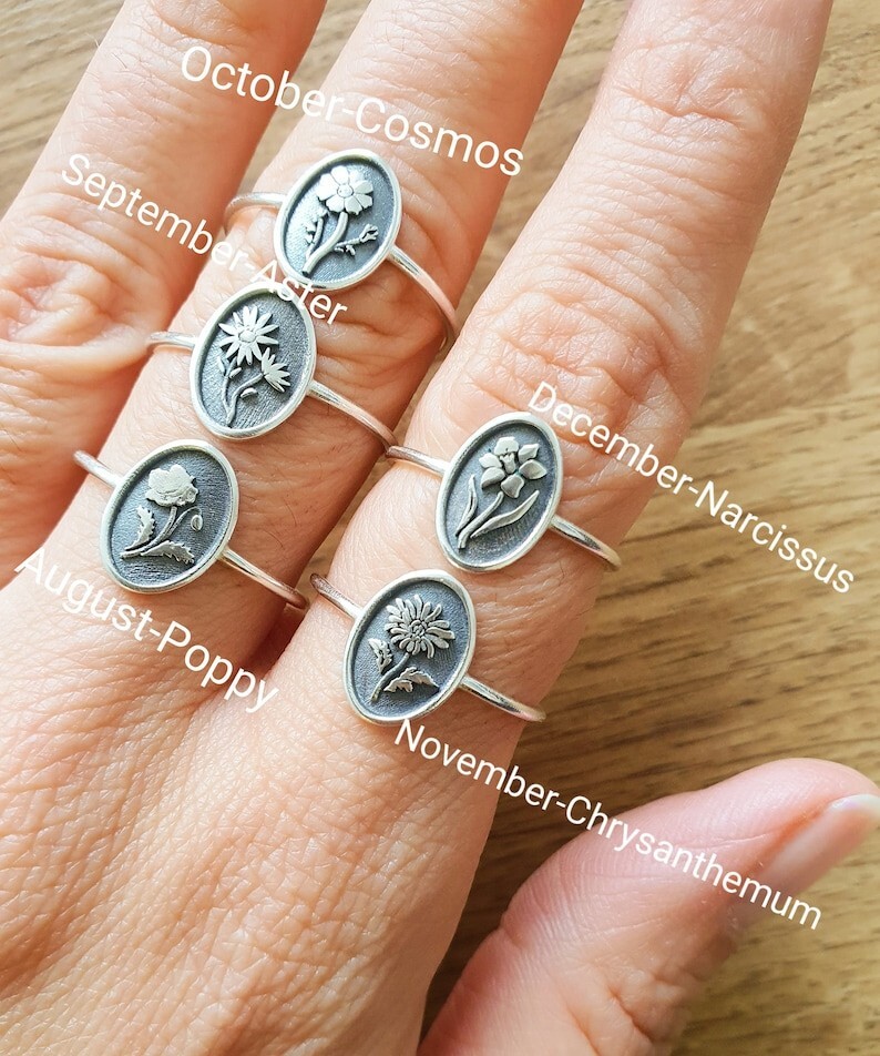 Elegant Oval Floral Engraved Ring, Minimalist Botanical Design Jewelry for Women