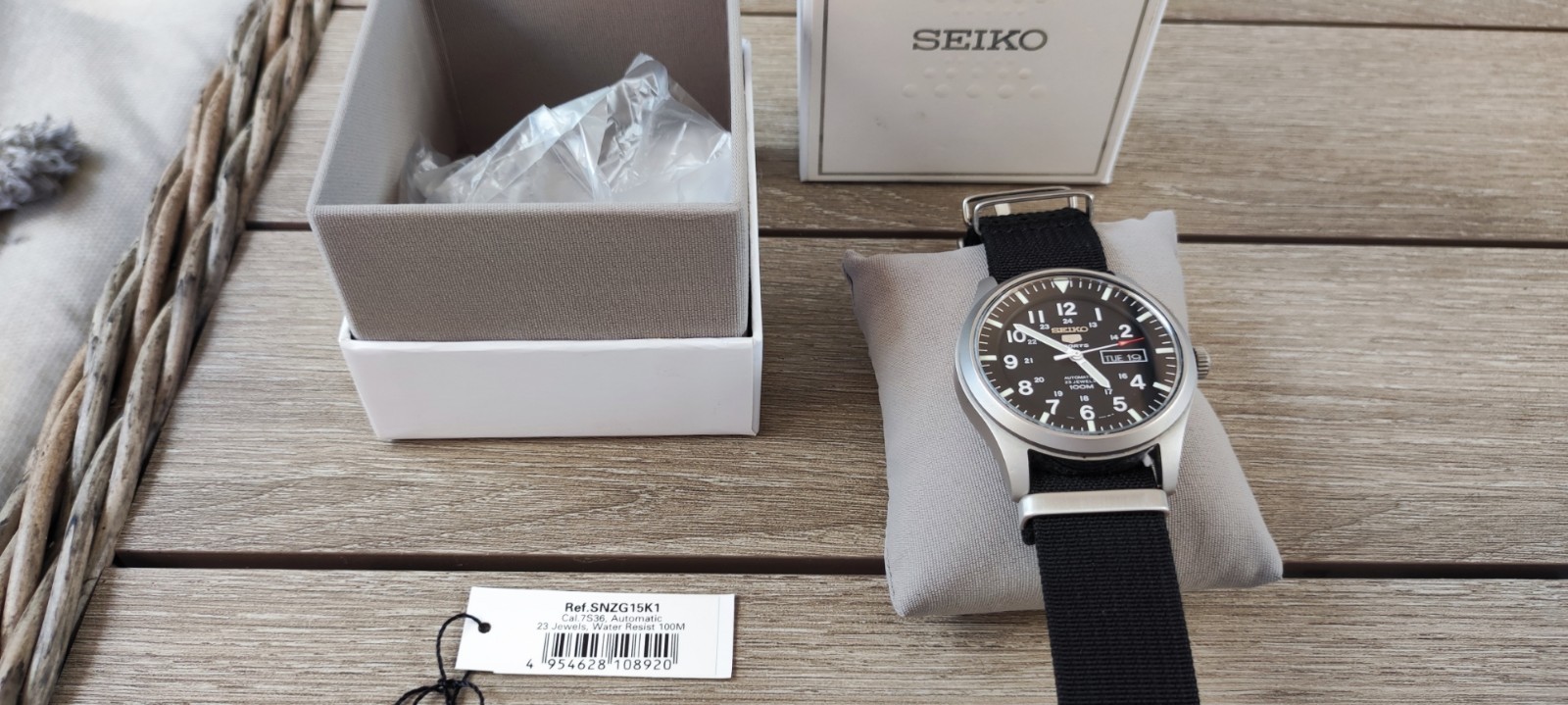Seiko 5 Sports SNZG15K1 Field watch. Boxed wih full kit.
