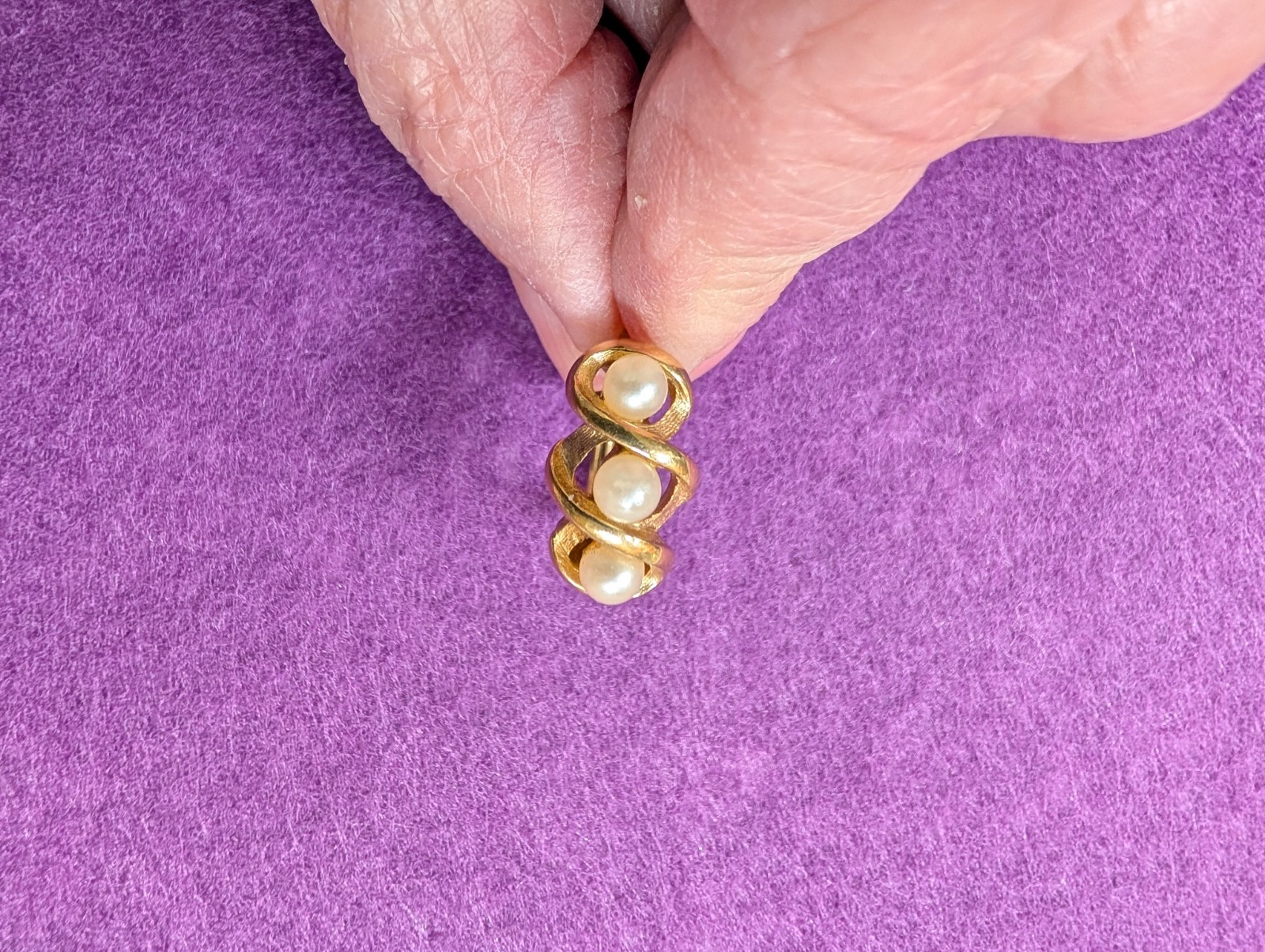AVON 1972 Vintage Triple Twist Gold Tone Faux Pearl Cocktail Ring Adj #408 Small