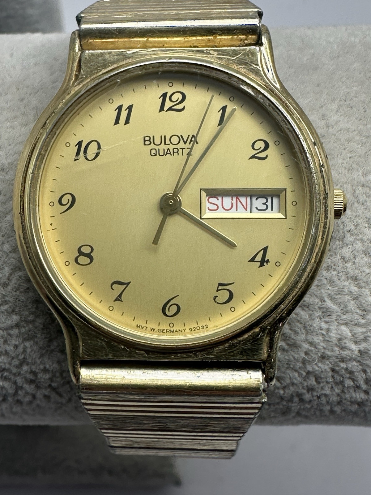 Bulova 92D32 P7 1987 New Battery 31MM 7″ Stretch Band F27
