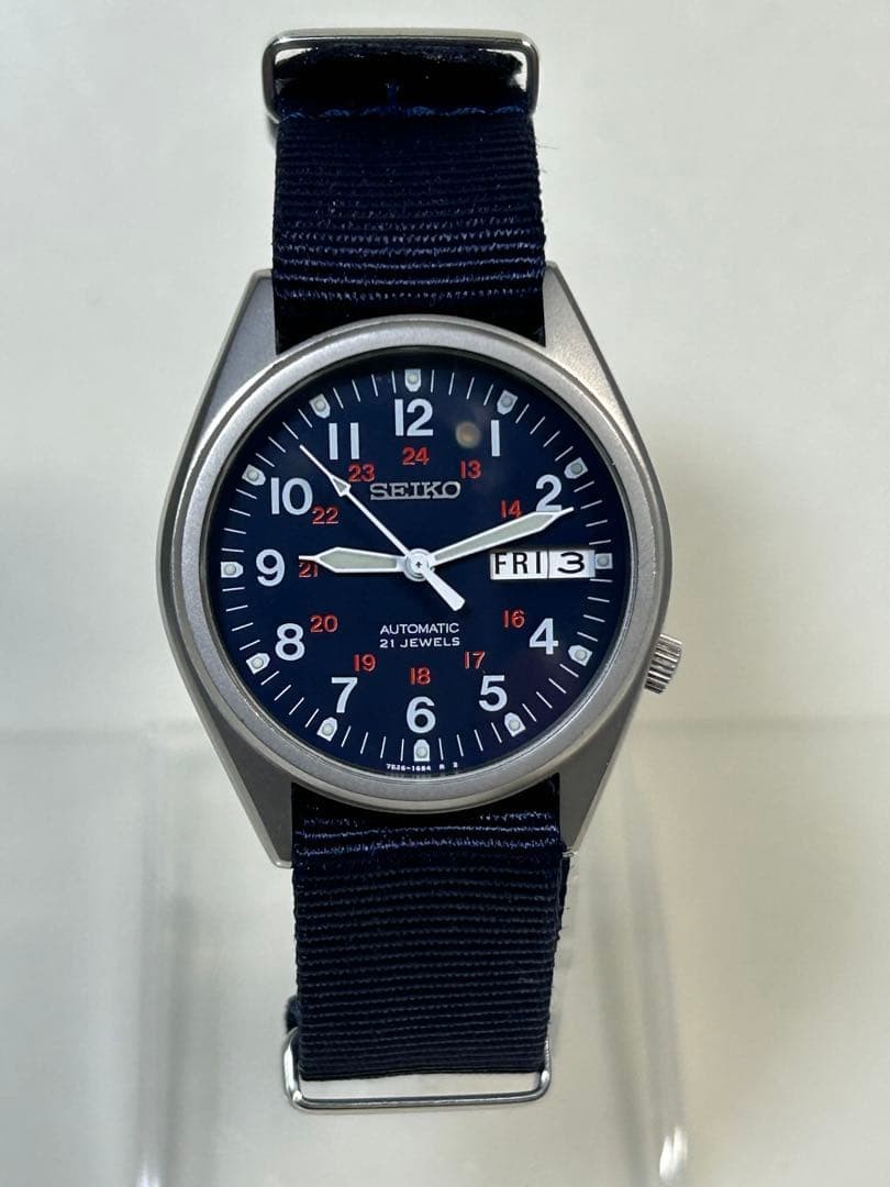 SEIKO Slim and Lightweight Boys’ Military Watch 7S26-3060 Navy