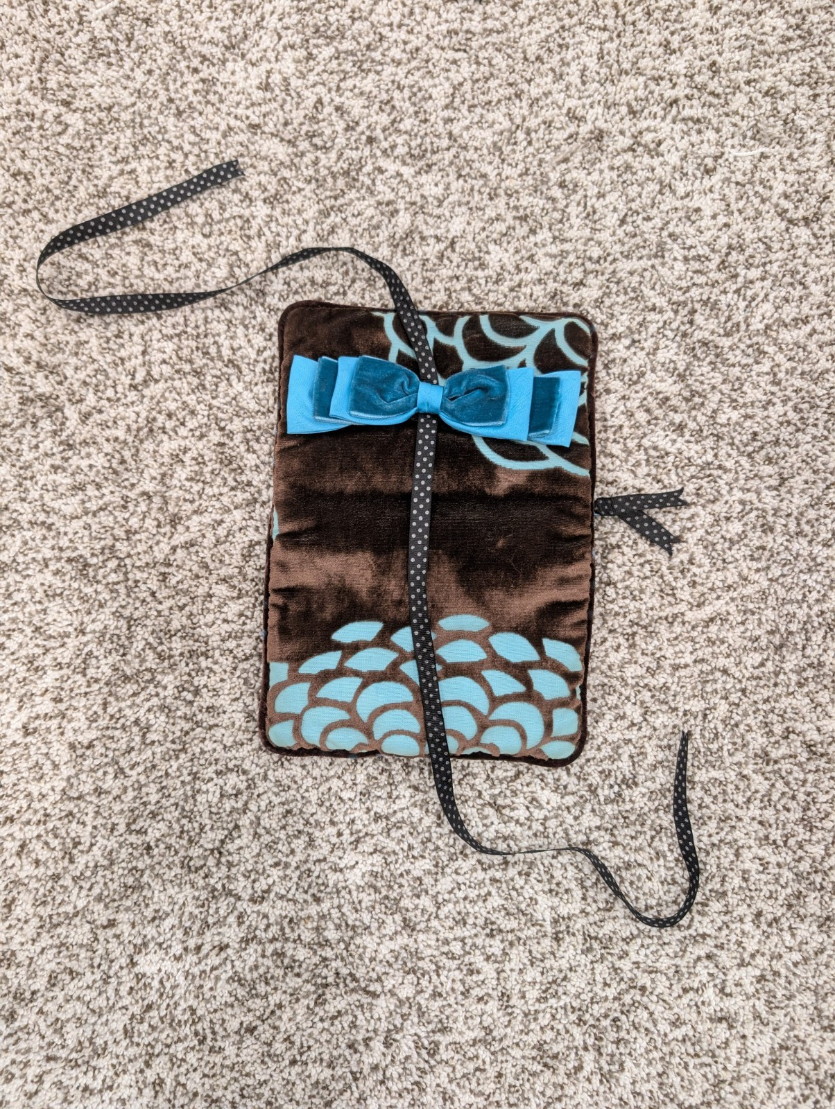 Goody Goody California Travel Jewelry Roll Organizer Embroidered Floral Velvet