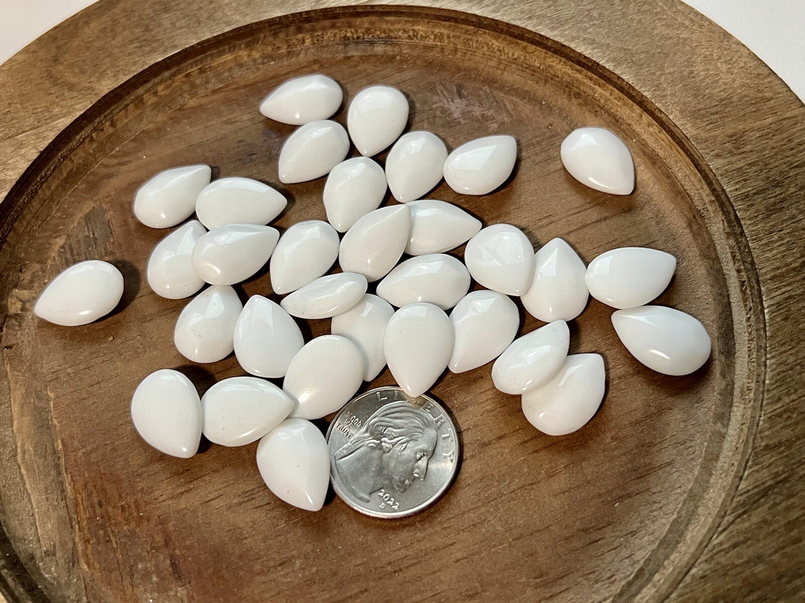 Lot Of 32 Vintage Milk White Opaque Pear Teardrop Rhinestones 13x18mm Smooth