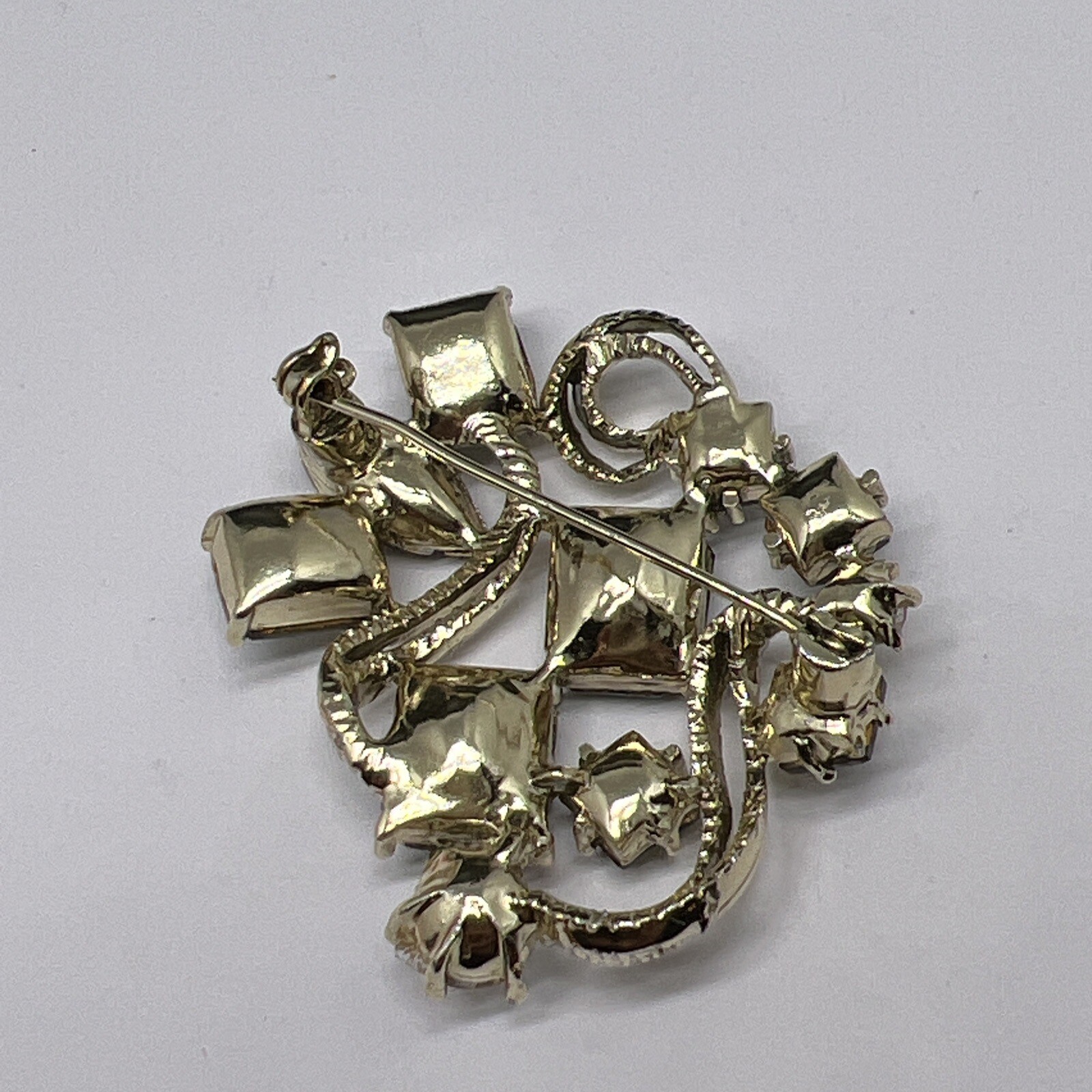 VINTAGE GREEN AB RHINESTONE GOLDTONE 1.8” BROOCH PIN (6638)