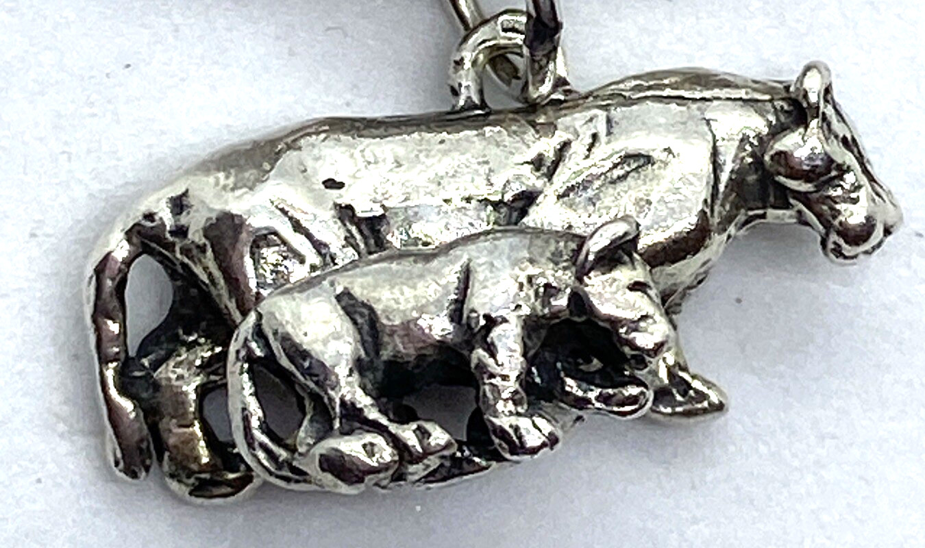 RARE SUSAN CUMMINGS STERLING SILVER (5) AFRICAN ANIMALS MBUGANI CHARM BRACELET