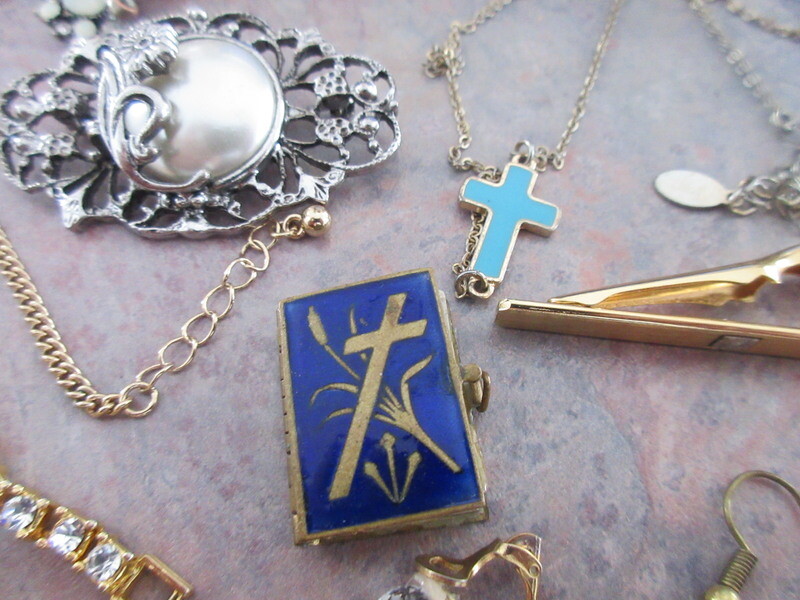 #B5 vintage lots of 14 items, set of 2 set earrings 1 rings and 2 necklaces 6