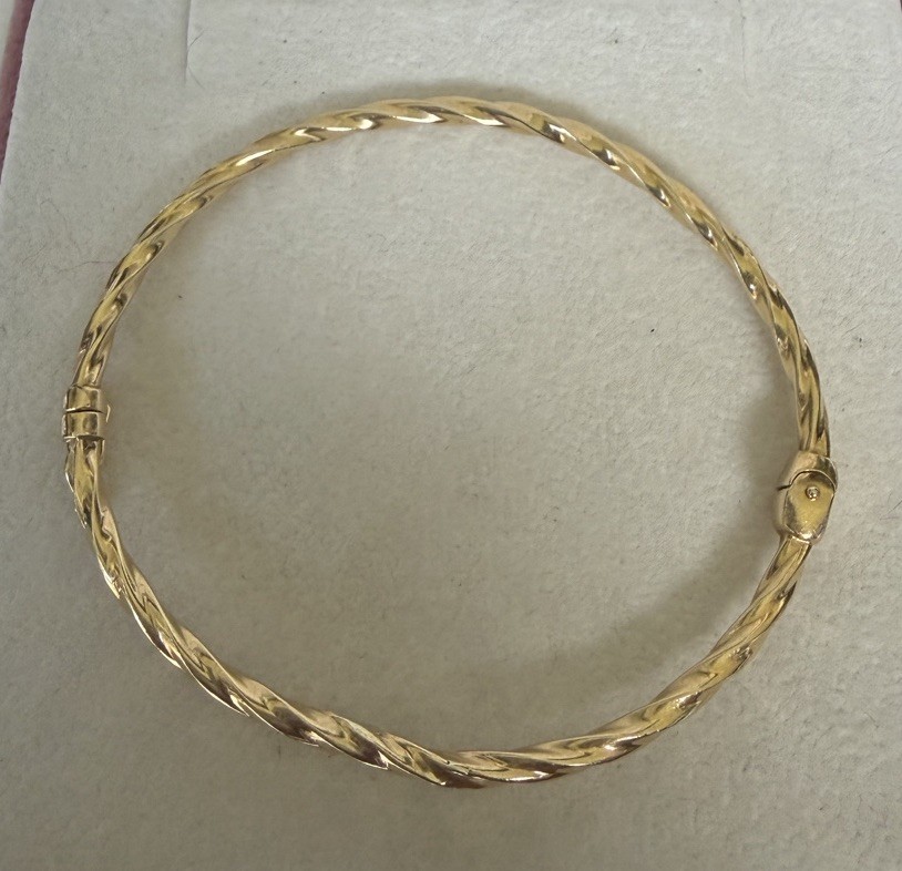 Vintage 14k Yellow Gold Twisted Rope Hollow Bangle Bracelet 6.3 Inches. 4.1gr