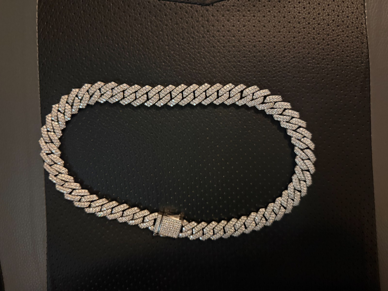 18 inch 10mm Moissanite Straight Edge Cuban Chain