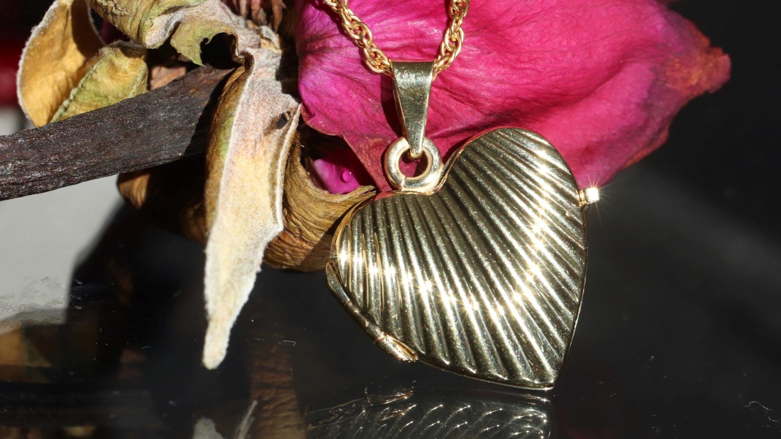 14k yellow gold pendant Italian 1.05″ heart locket charm vintage 3.85gr N3467