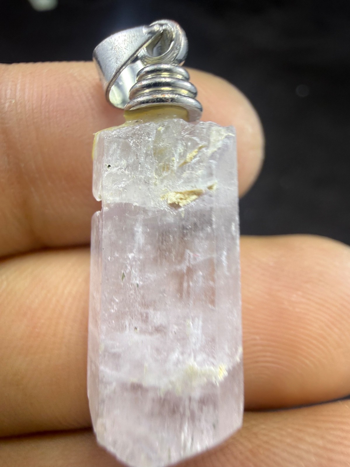 24pcs Natural Kunzite Crystal Point Pendants Bulk Lot Raw Spodumene Stick 114g
