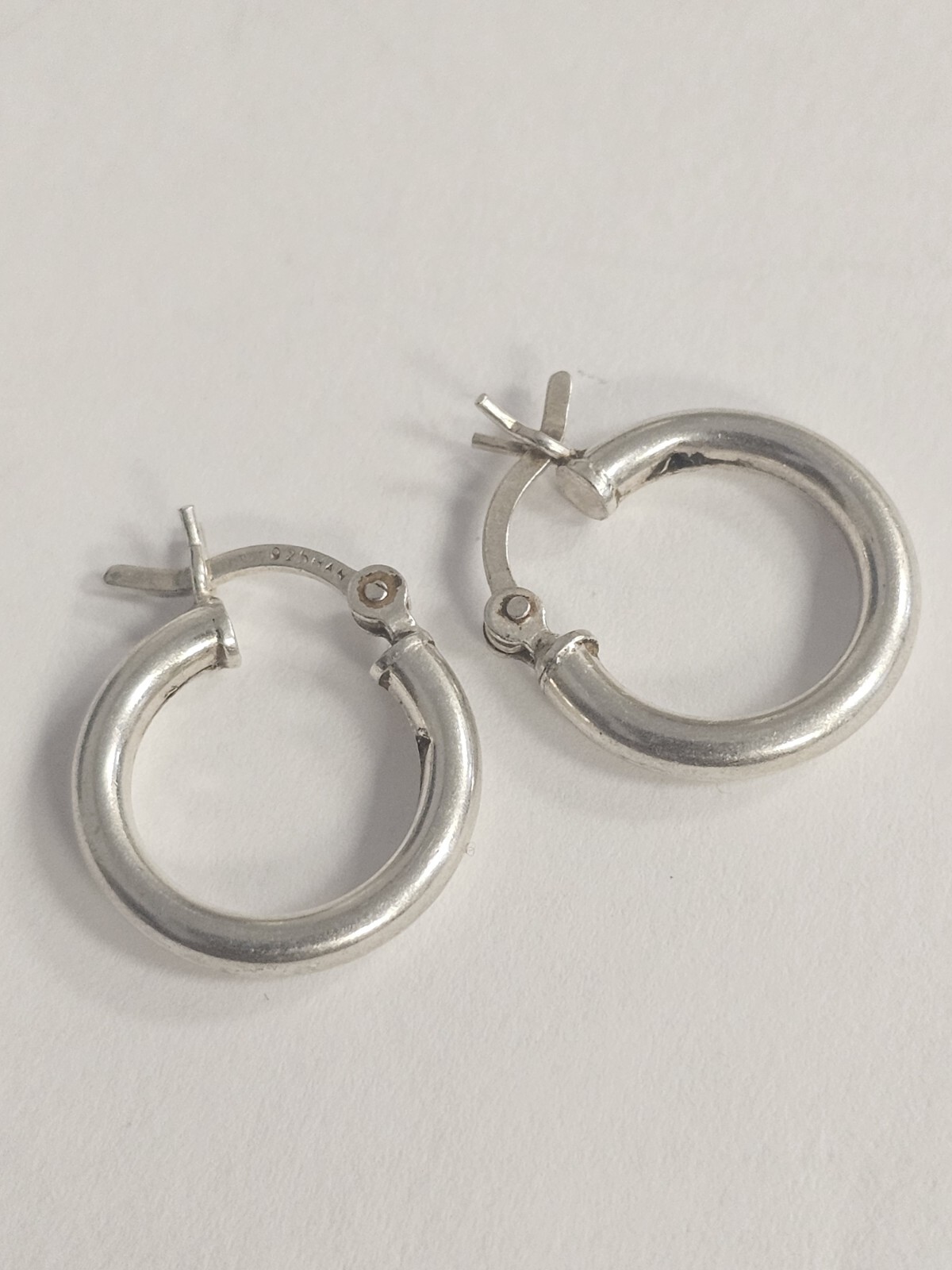 sterling silver 925 Tube hoop earrings 1.5cm Long India 1.27 grams