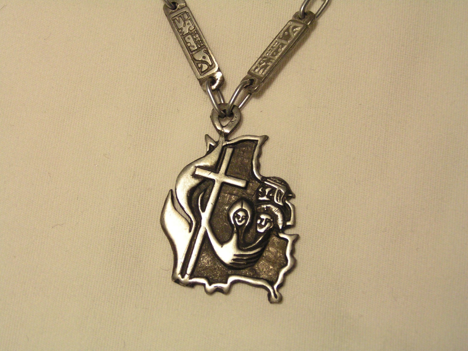 …Vintage Unusual Bolivia & Cross Pendant Necklace…