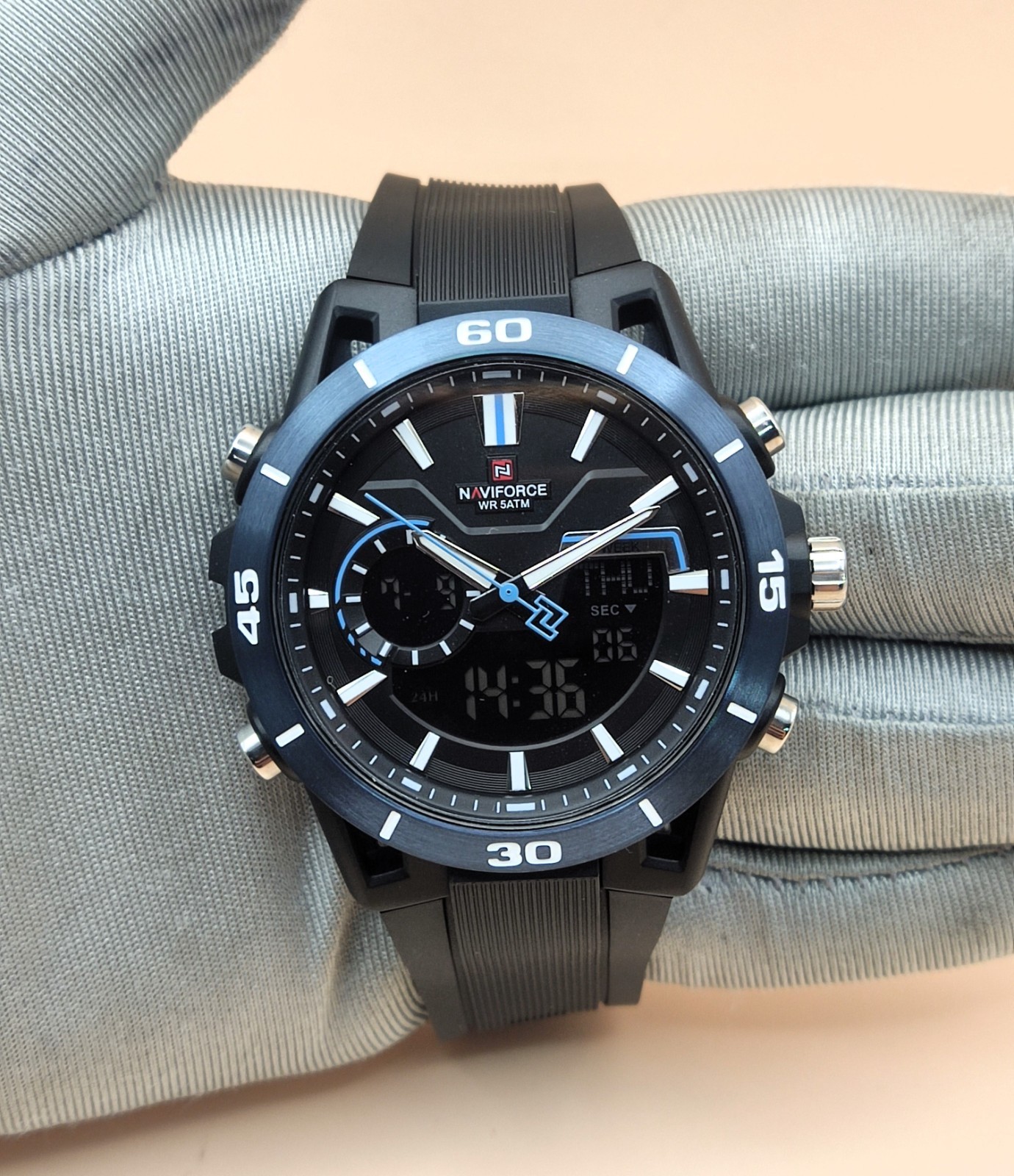 #Rare Naviforce Black Dial Digi Ana Rubber Band Refurbished Men’s Wrist Watch