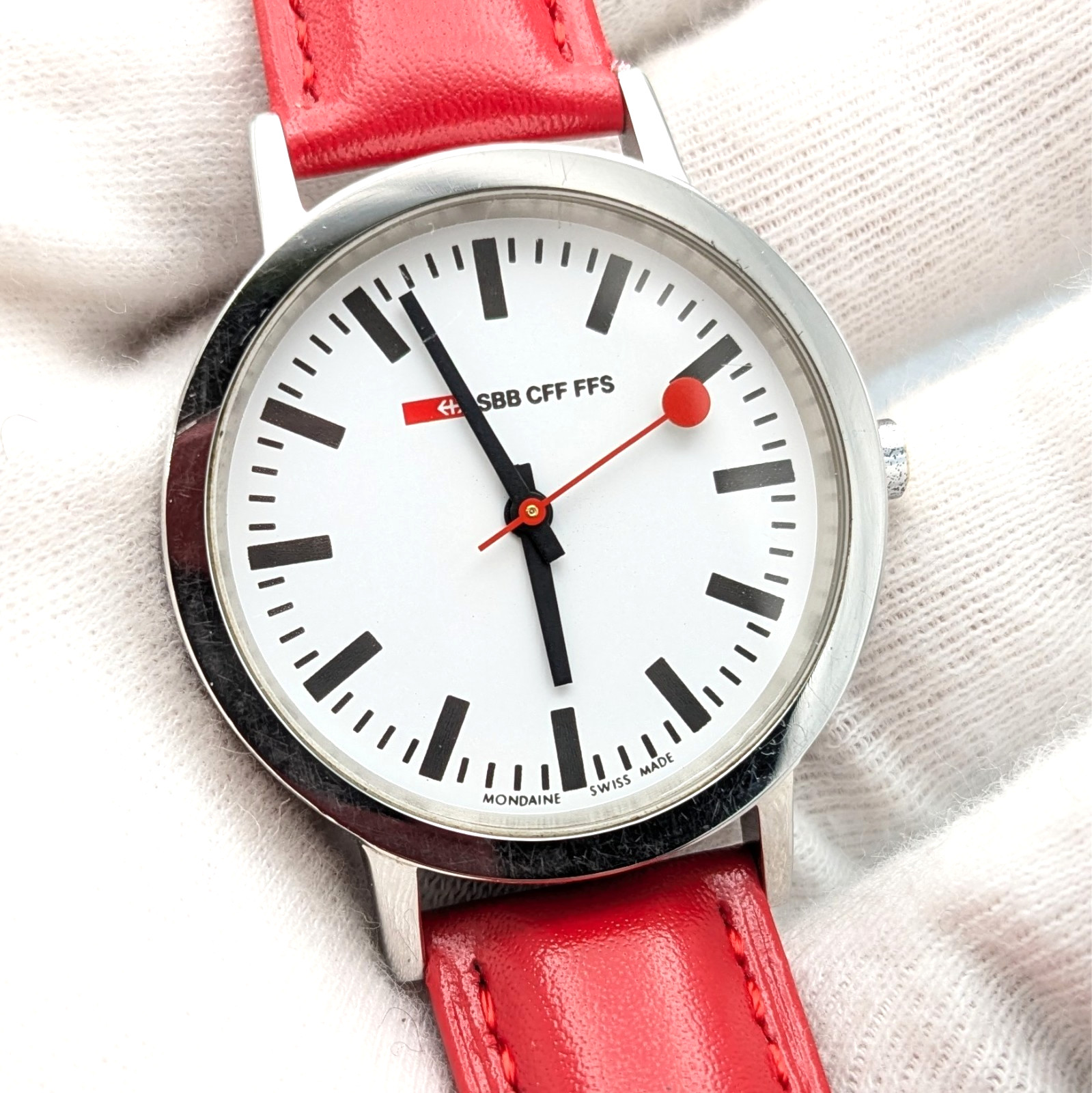 MONDAINE M7606.209 Swiss Railroad Dial Quartz Watch New Battery New Band