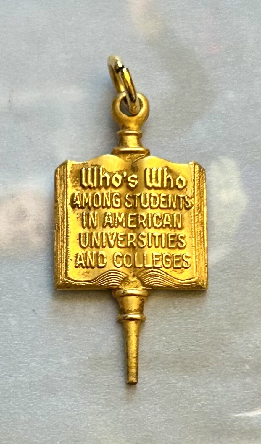 1948 -1949 1/10 10K GF VTG Who’s Who Students Colleges & Universities Pendant