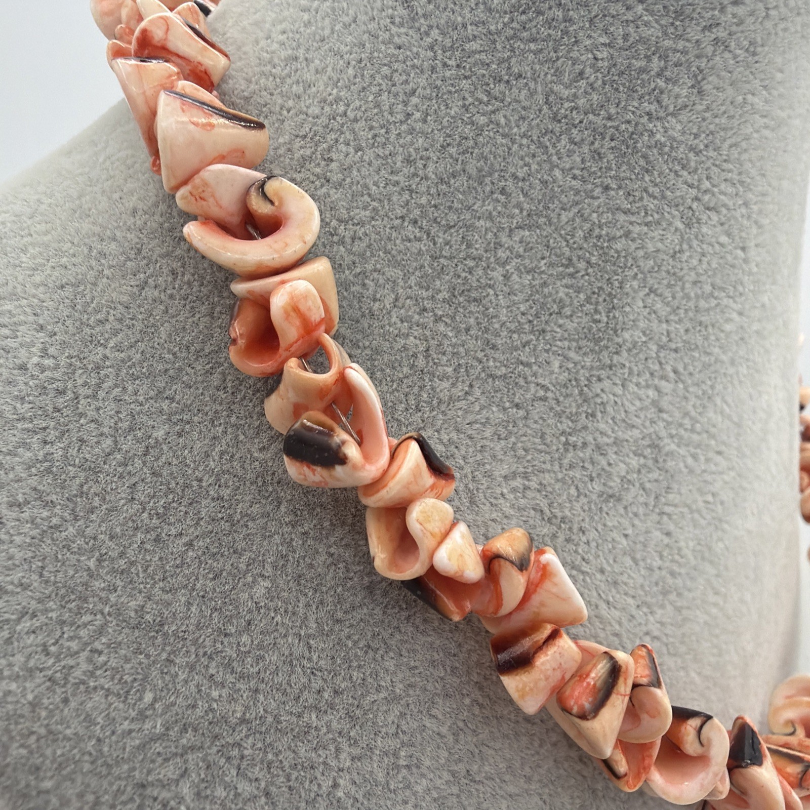 Vintage Luhuanus Shell Necklace Peach Curly Jewelry Hawaiian 16.5″ Barrel Clasp