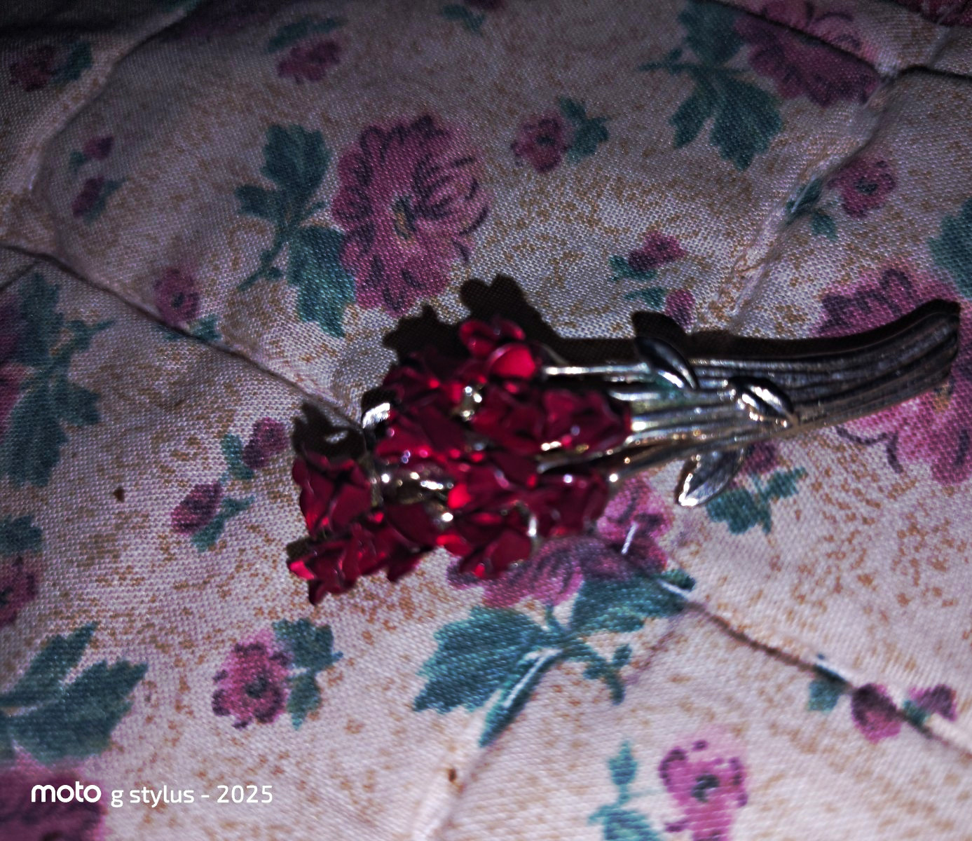 Silver Tone Metal Red Flower Floral Bouquet Brooch Pin, Flowers & Plants Theme