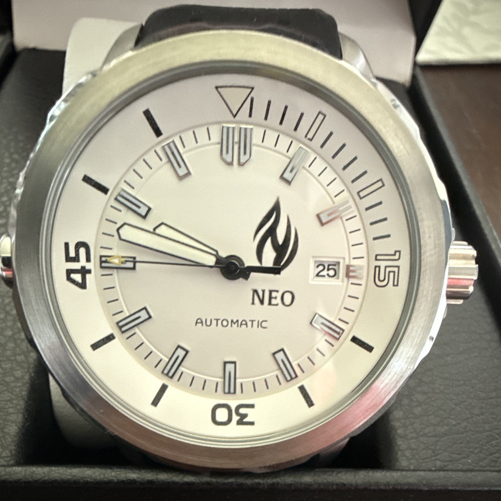 NEO Men’s Automatic Watch White Dial Date Silver Case Black Rubber Strap Box