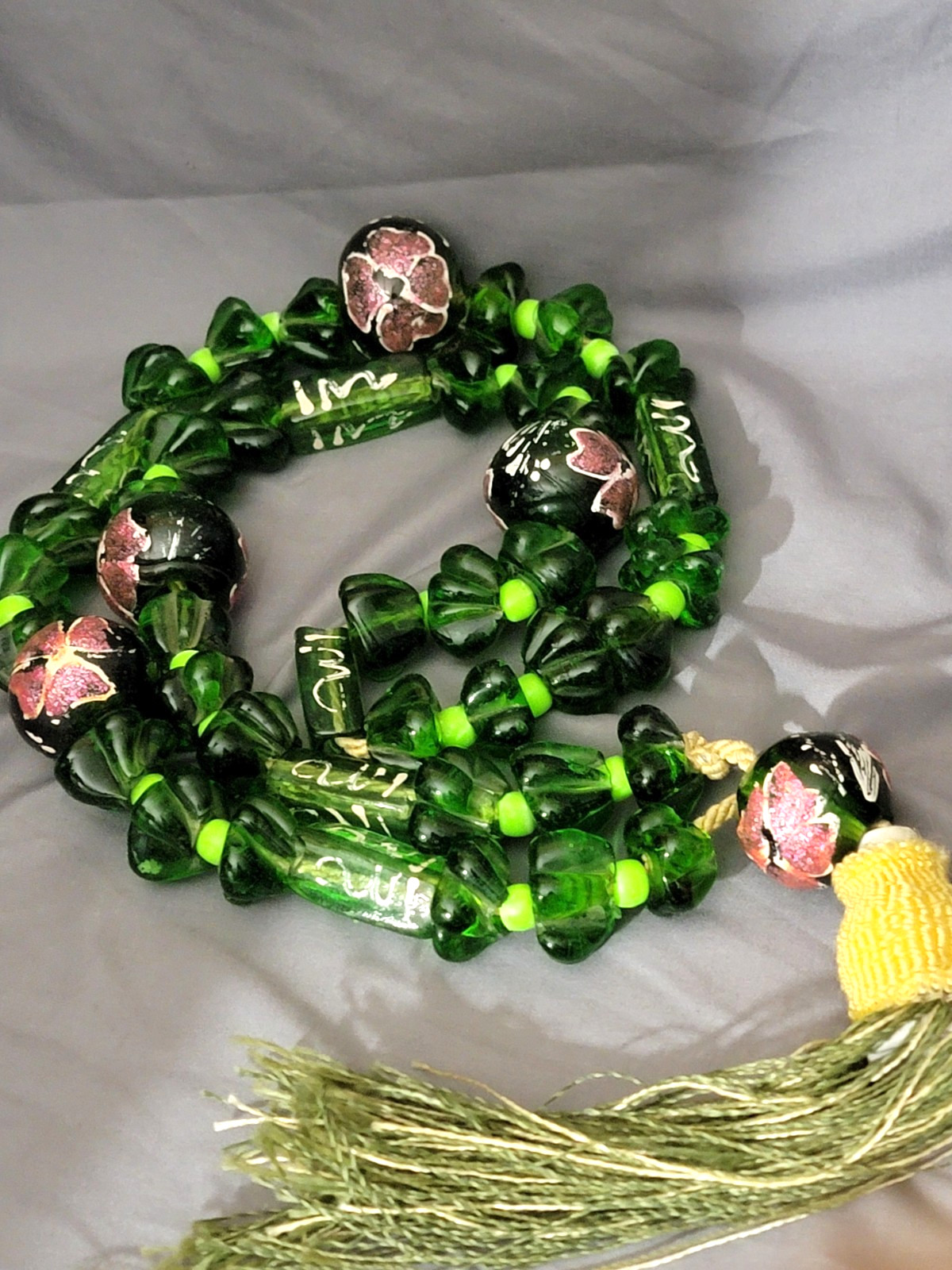 Vintage Glass Green Molded Strand Floral Pattern NO Closure 36 inches Heavy
