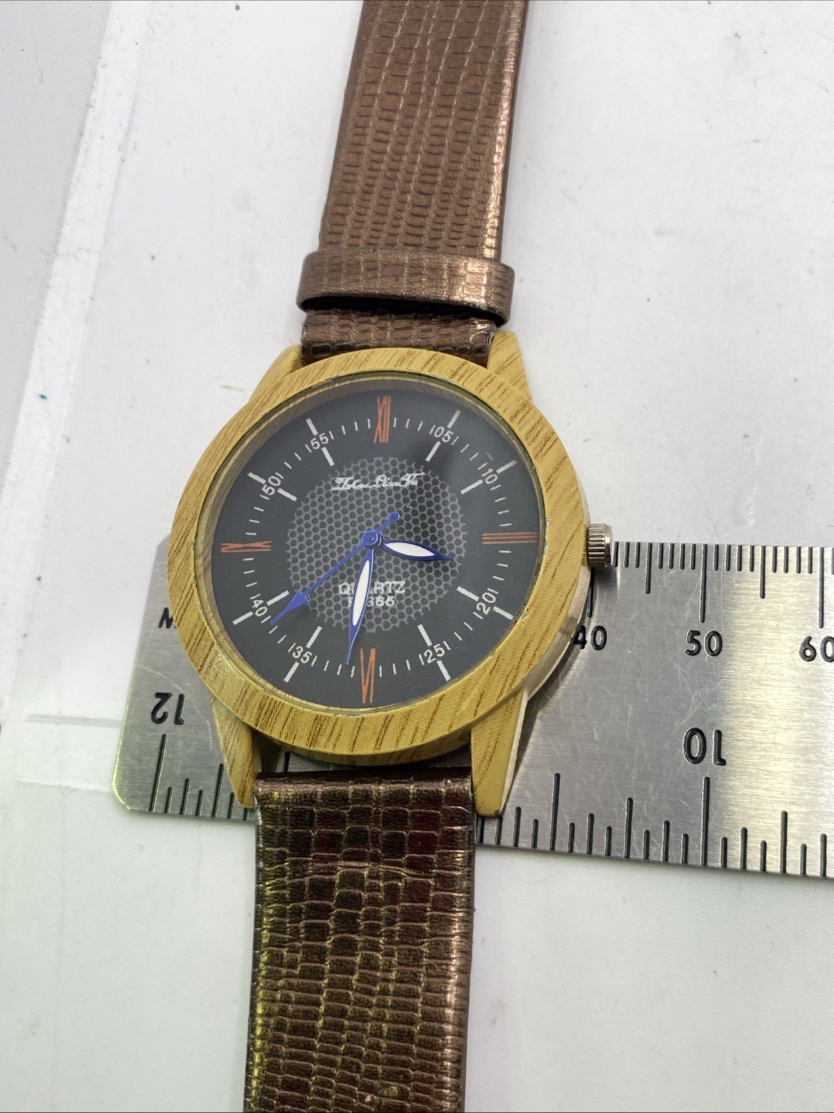 Unisex Wood Grain Leather Watch New Battery