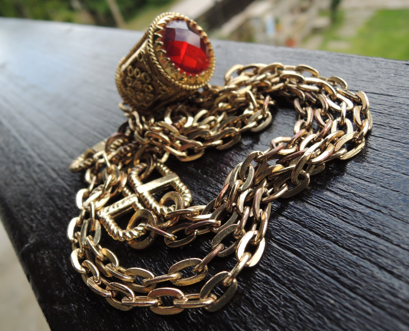 Vtg,Gold plated Sautoir Necklace w/ red stone gildet pendant