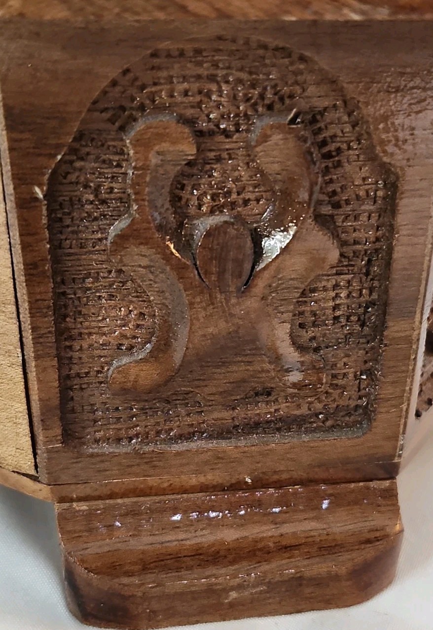 Vtg Kashmiri Hand Carved Walnut Wood Puzzle Jewelry Box Rotating Foot Lock-Read
