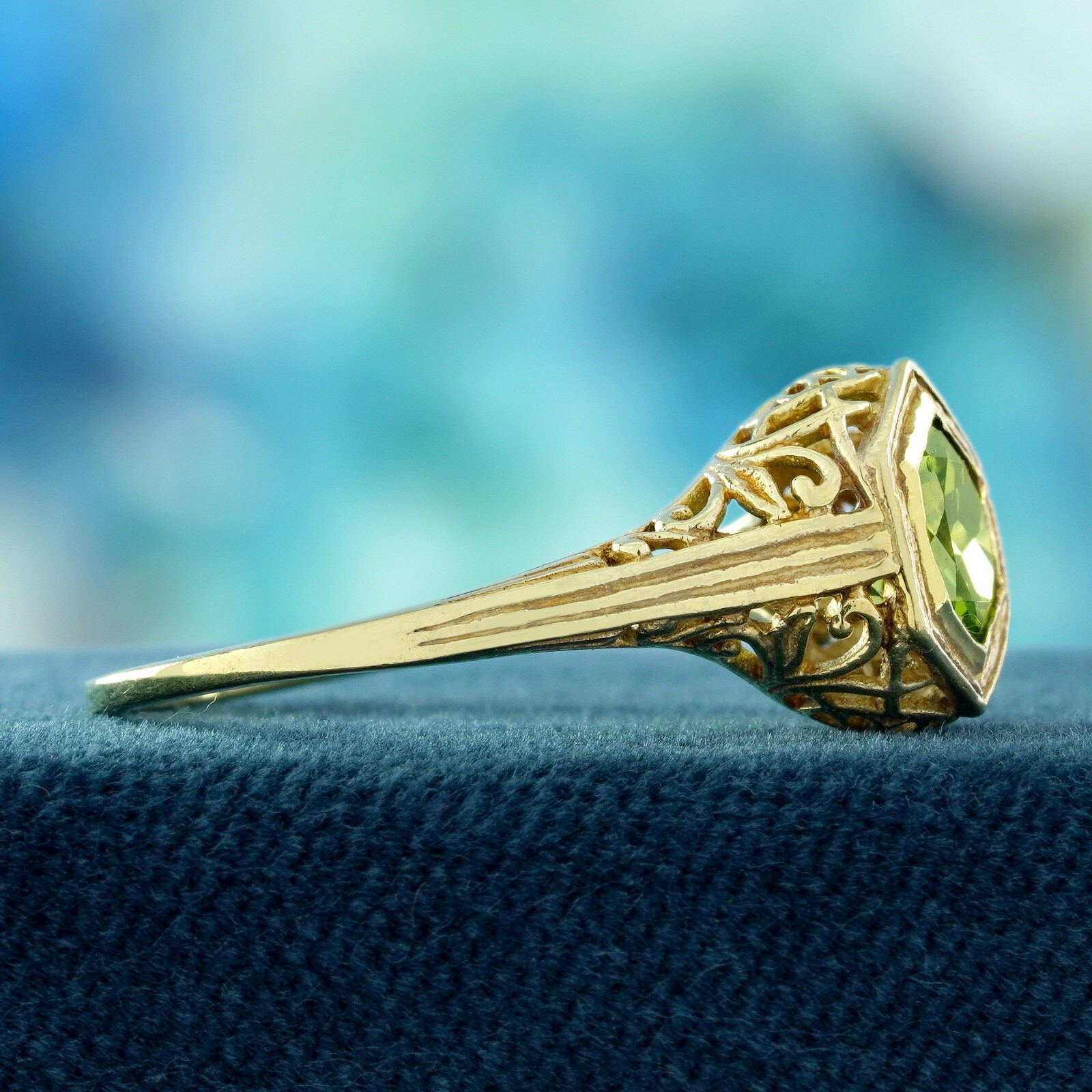9K Yellow Gold Natural Peridot Vintage Style Filigree Ring