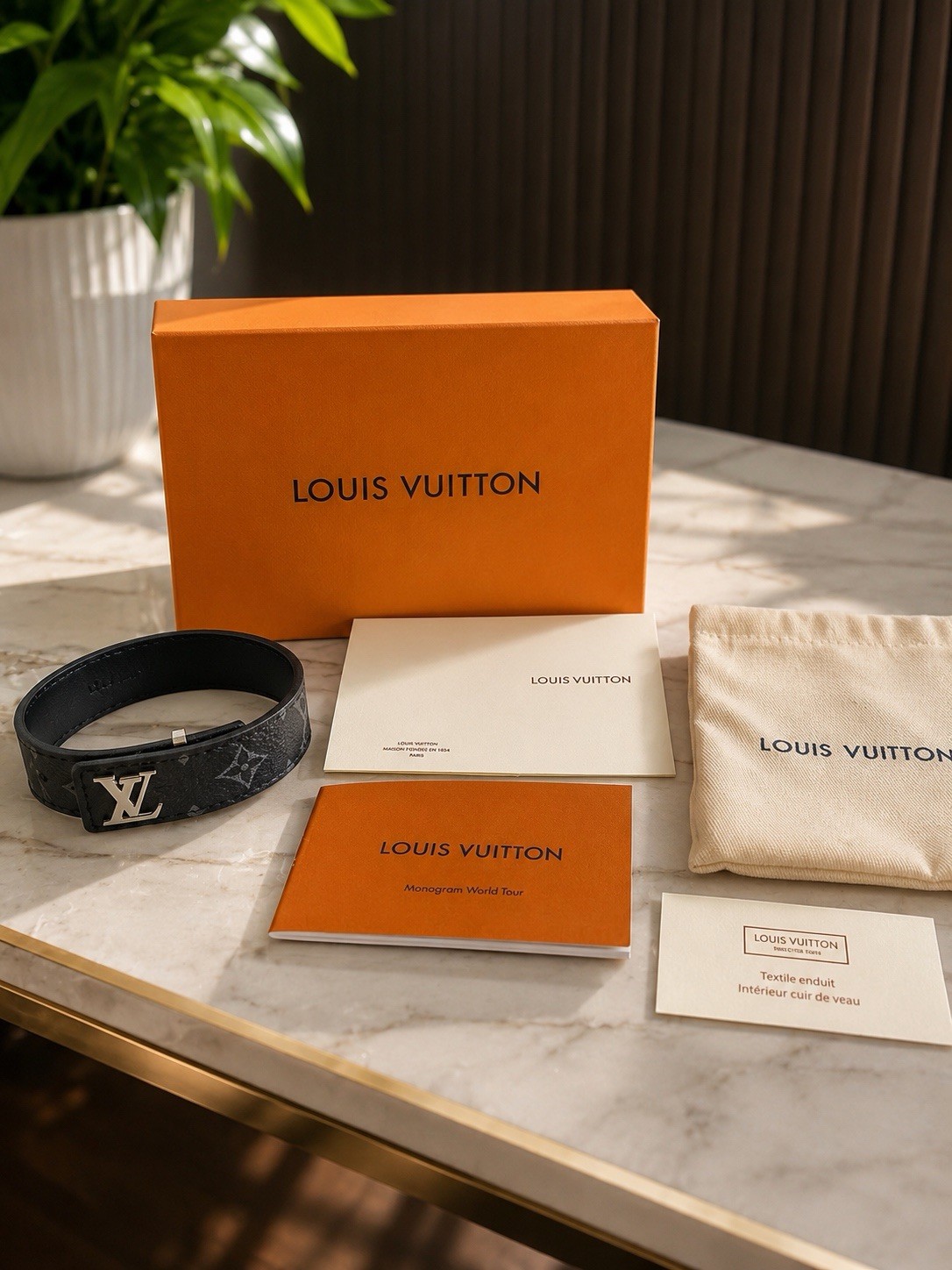 Louis Vuitton Monogram Black/Gray bracelet size 21 with adjustable Louis Vuitton