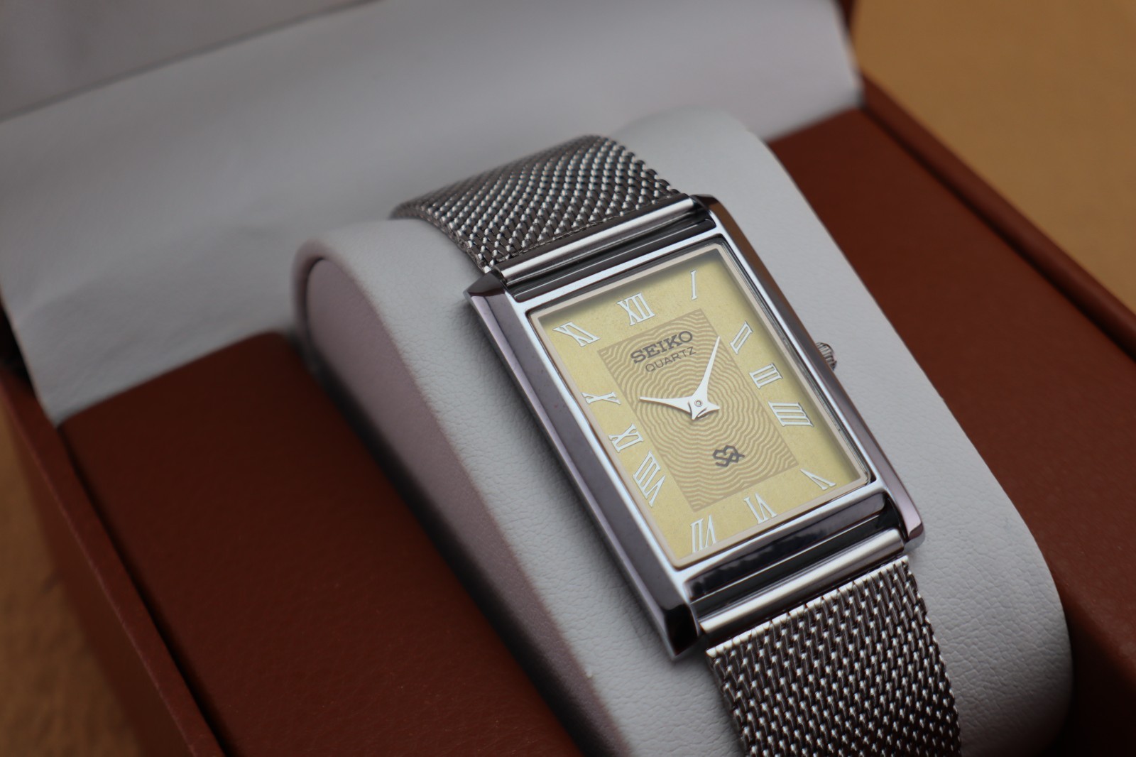 Vintage Seiko Slim Quartz Men’s Wrist Watch Yellow Dial with Silver Mesh Band