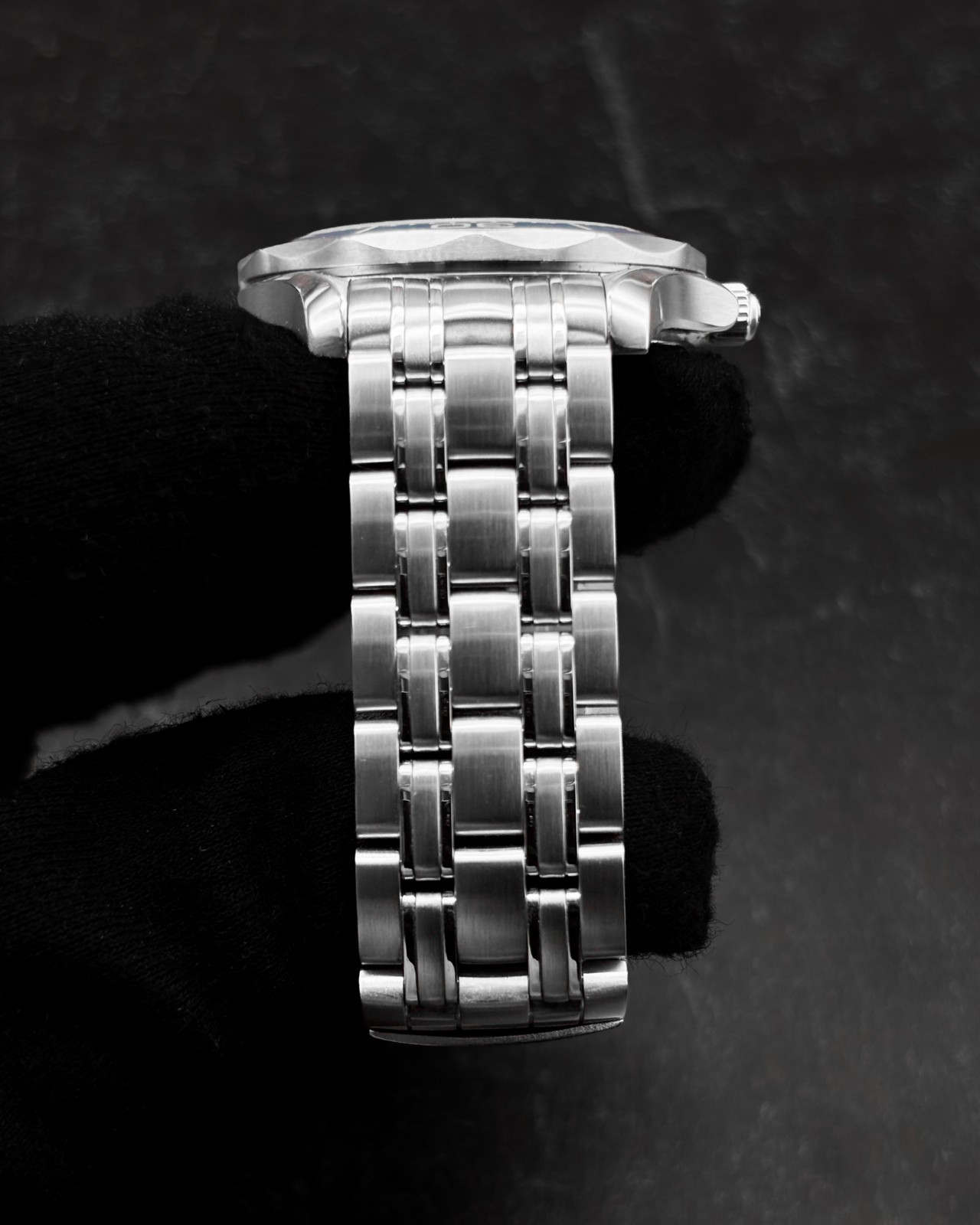 Omega Seamaster Diver 300M Stainless Steel Bracelet (212.30.41.20.03.001)