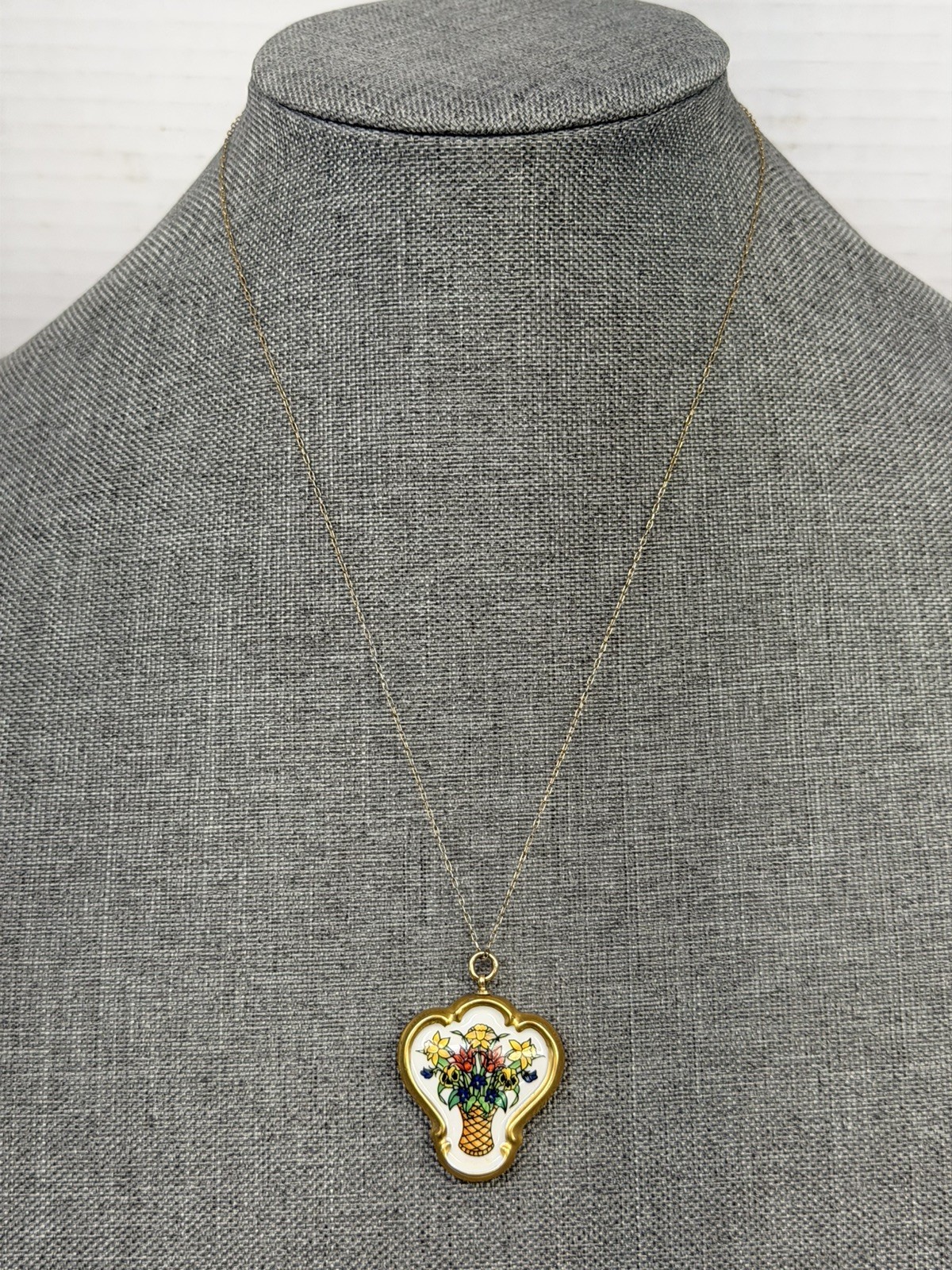 Vtg Franklin Mint Porcelain Flower Pendant Necklace Artisan