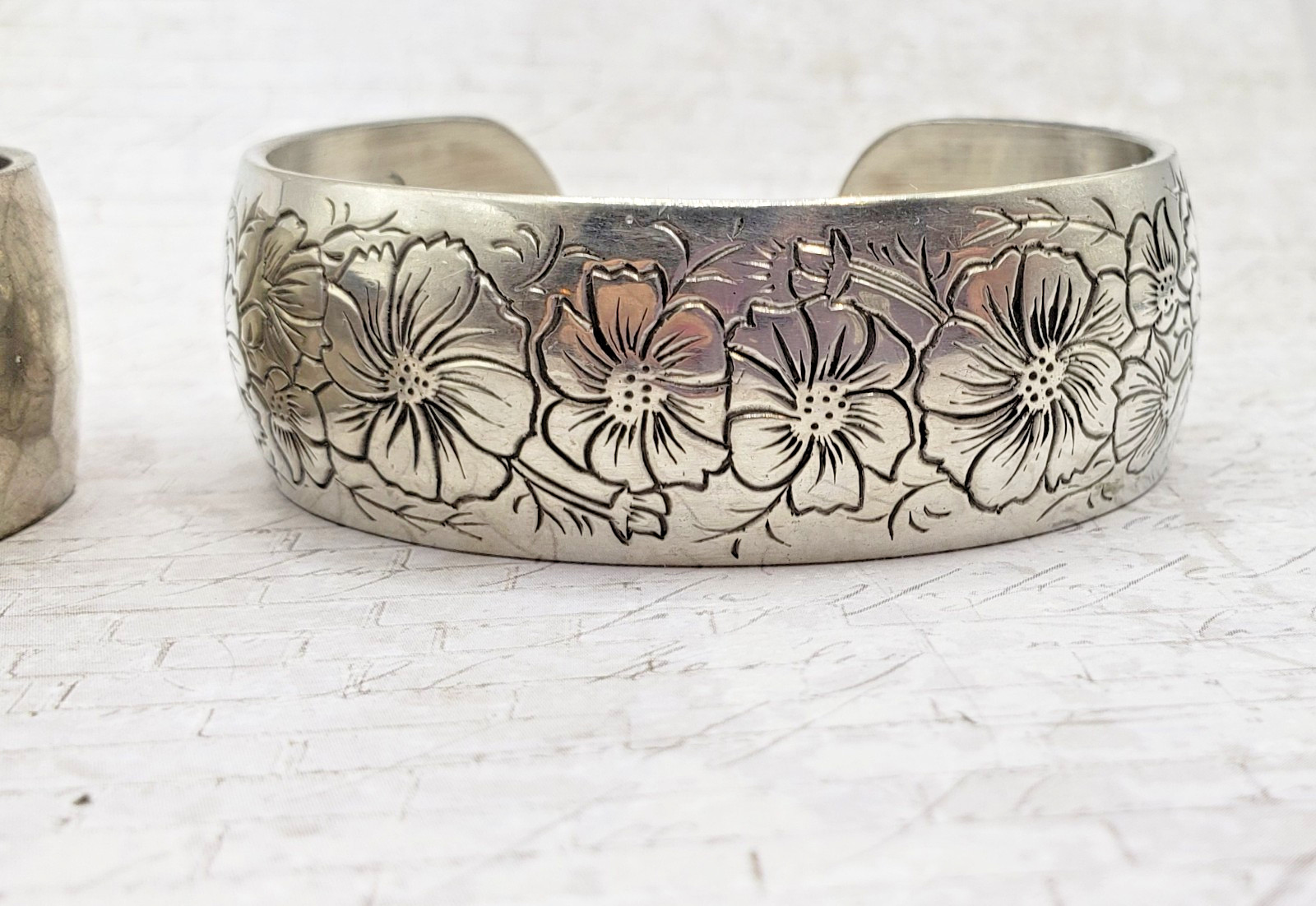 Set Of 2 Kirk & Sons Pewter Cosmos Etched Floral & Hammered Cuff Bracelets