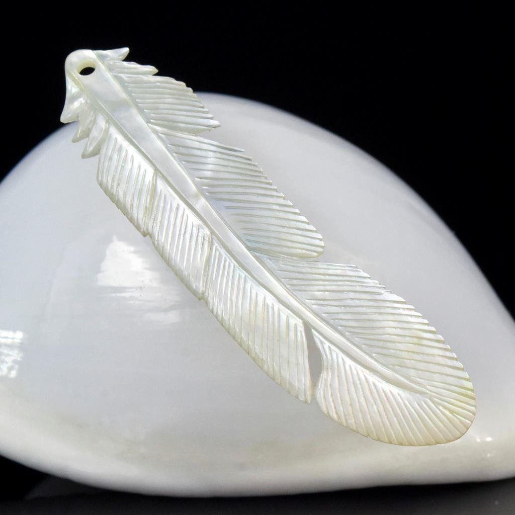 Bird Feather Carved Mother of Pearl Shell Pendant Jewelry Making Supply 1.95g