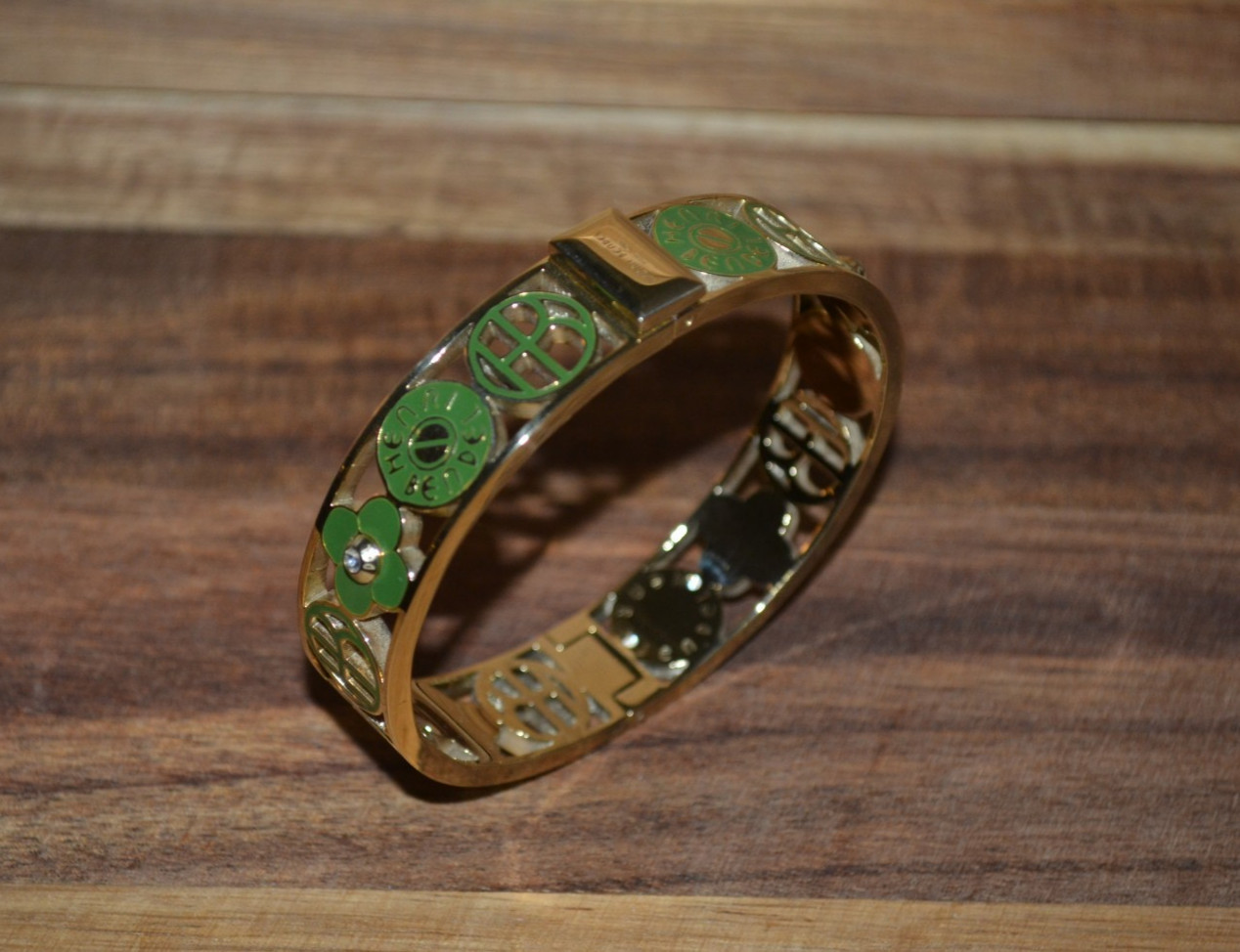 HENRI BENDEL CUTOUT BANGLE