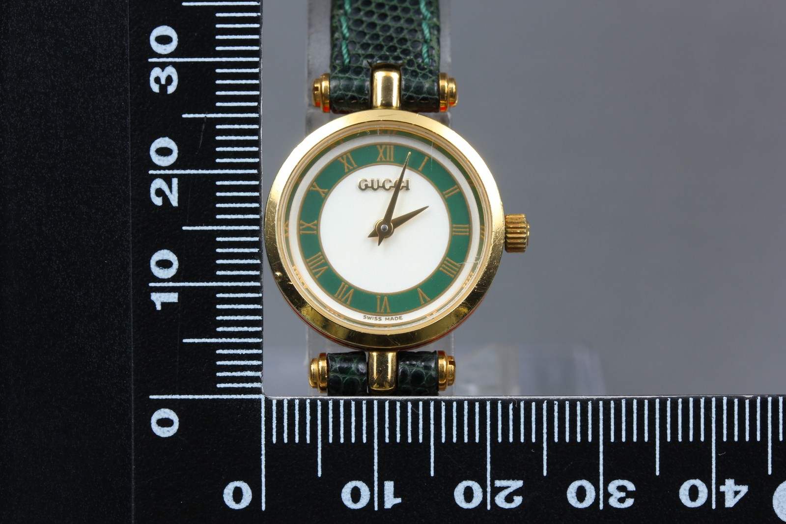 [Exc+5] GUCCI 2000L Green And White Dial Quartz Woman’s Watch JAPAN