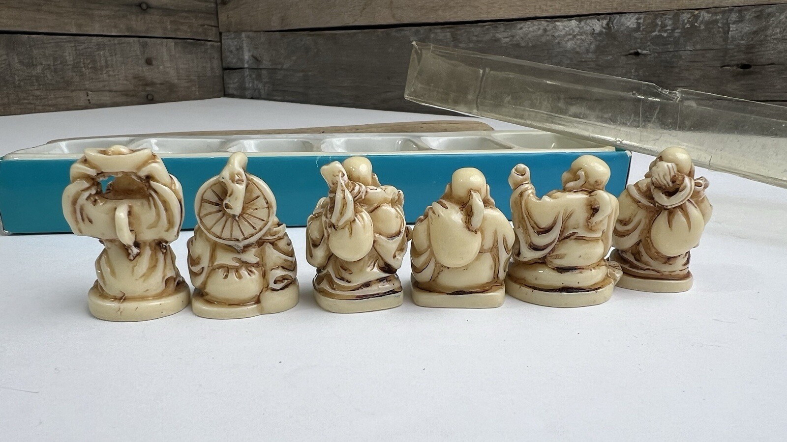 6 Piece Resin White/Brown Carved Buddha Face Head Pendant Amulet Necklace 🤎