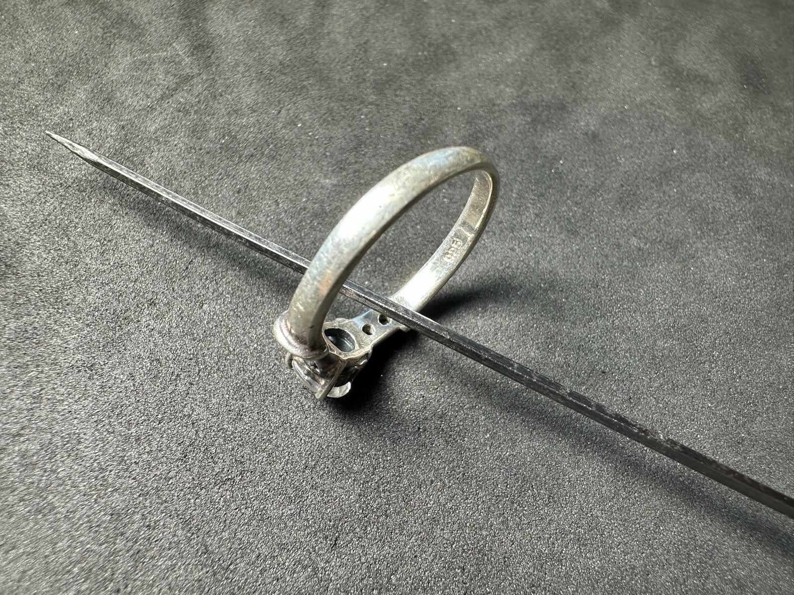 3.04g Vintage Sterling Silver 925 Ring Clear Round Side Accents M Size 8.5