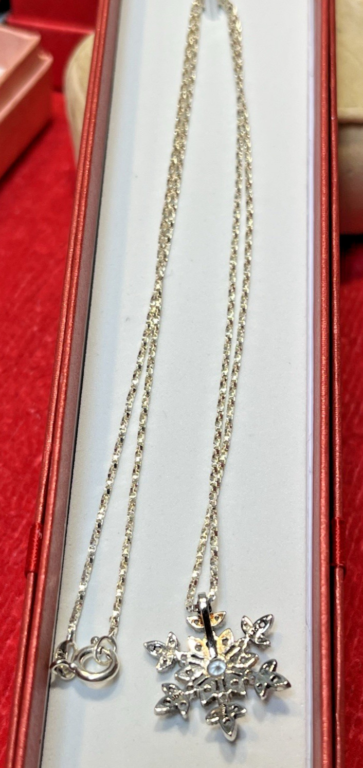 Vintage Sterling Silver .925 JDC Sparkling Snowflake 3/4″ Diameter Necklace 20″L