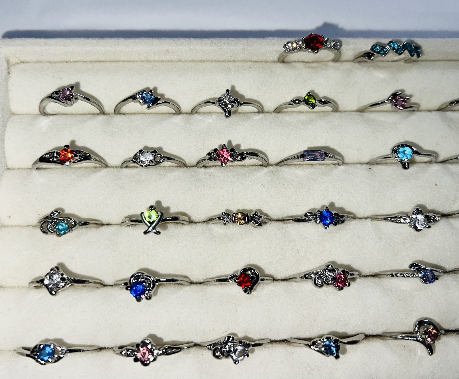 Bundle Of 50 Lovely Silver Coloured Rhinestone RINGS Single & Multiple Gem Stone