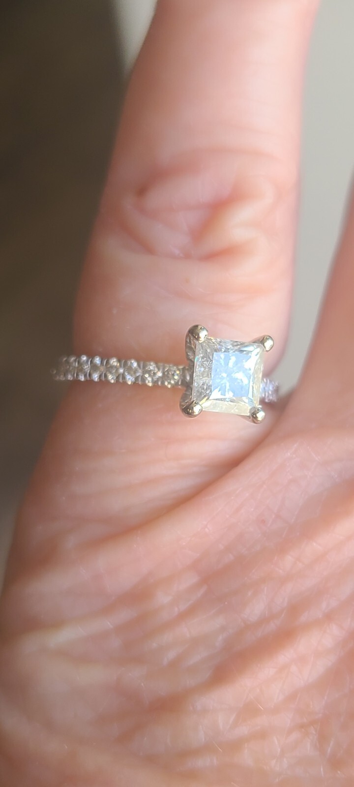 14K White Gold Diamond Ring 2.4 Grams Size 4.75
