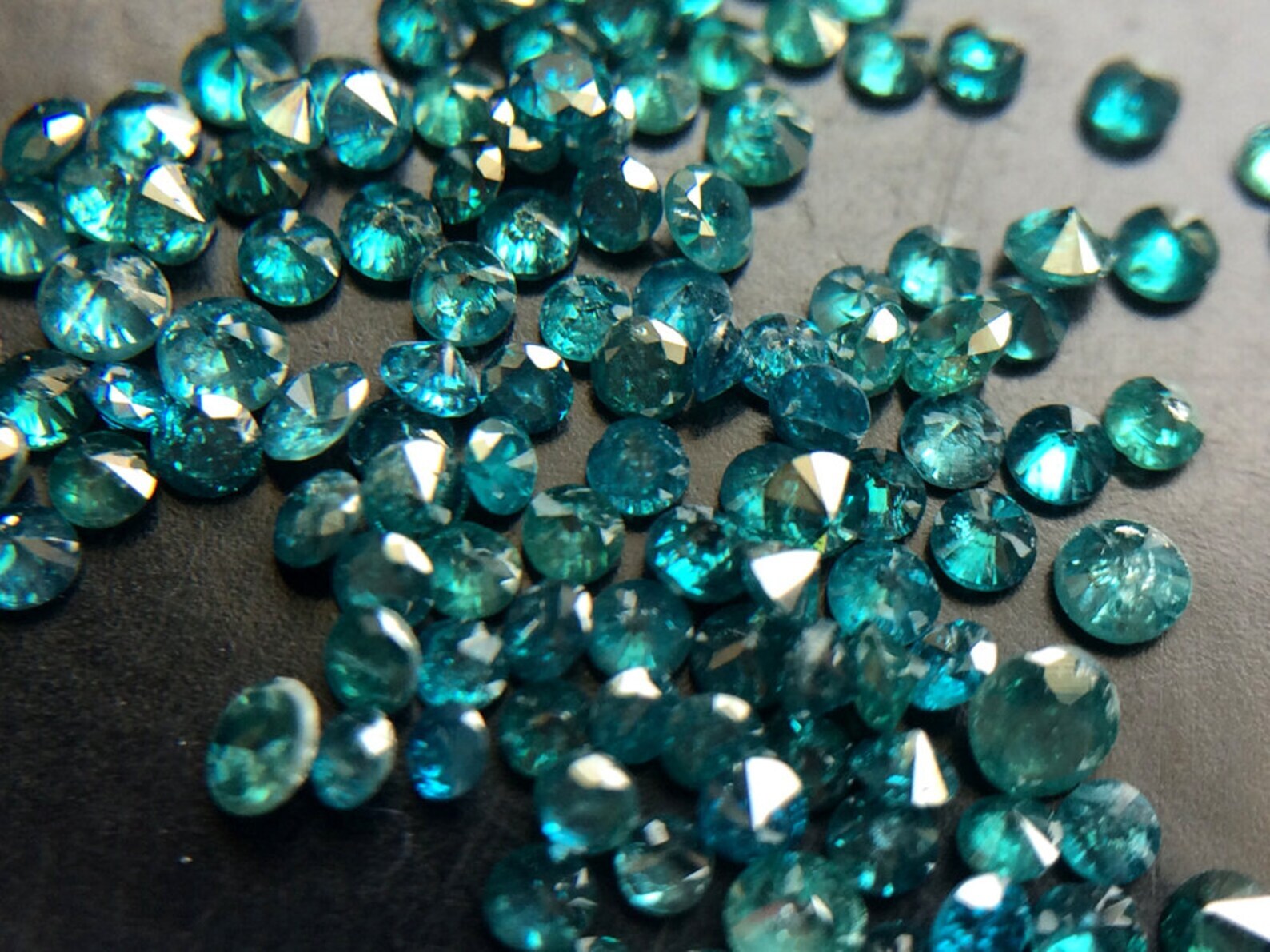 0.8-1mm Blue Brilliant Cut Faceted Round Diamond Solitaire (10 Pcs T0 20 Pcs)