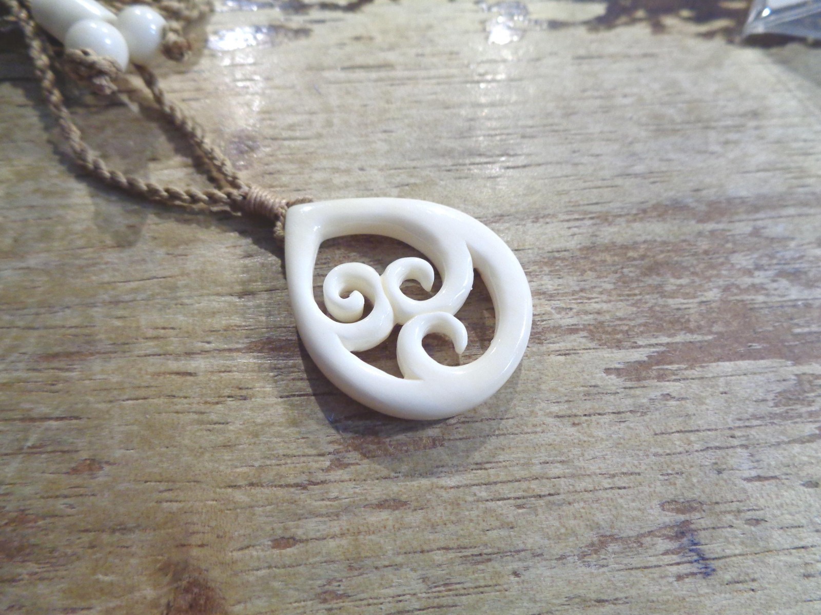 31.5MM CARVED WATER BUFFALO BONE MAORI KORU ETERNAL FRIENDSHIP PENDANT NECKLACE