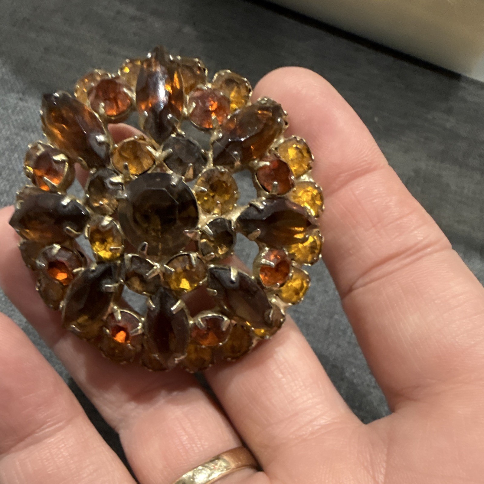 Gold Tone Metal Round Amber Brown Crystal Rhinestone Cluster Brooch Pin