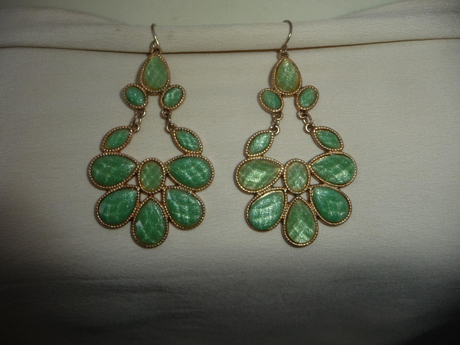 STATEMENT 2″L X 1 1/4 W FACETED LIGHT GREEN STONES PIERCED EARRINGS #31/19